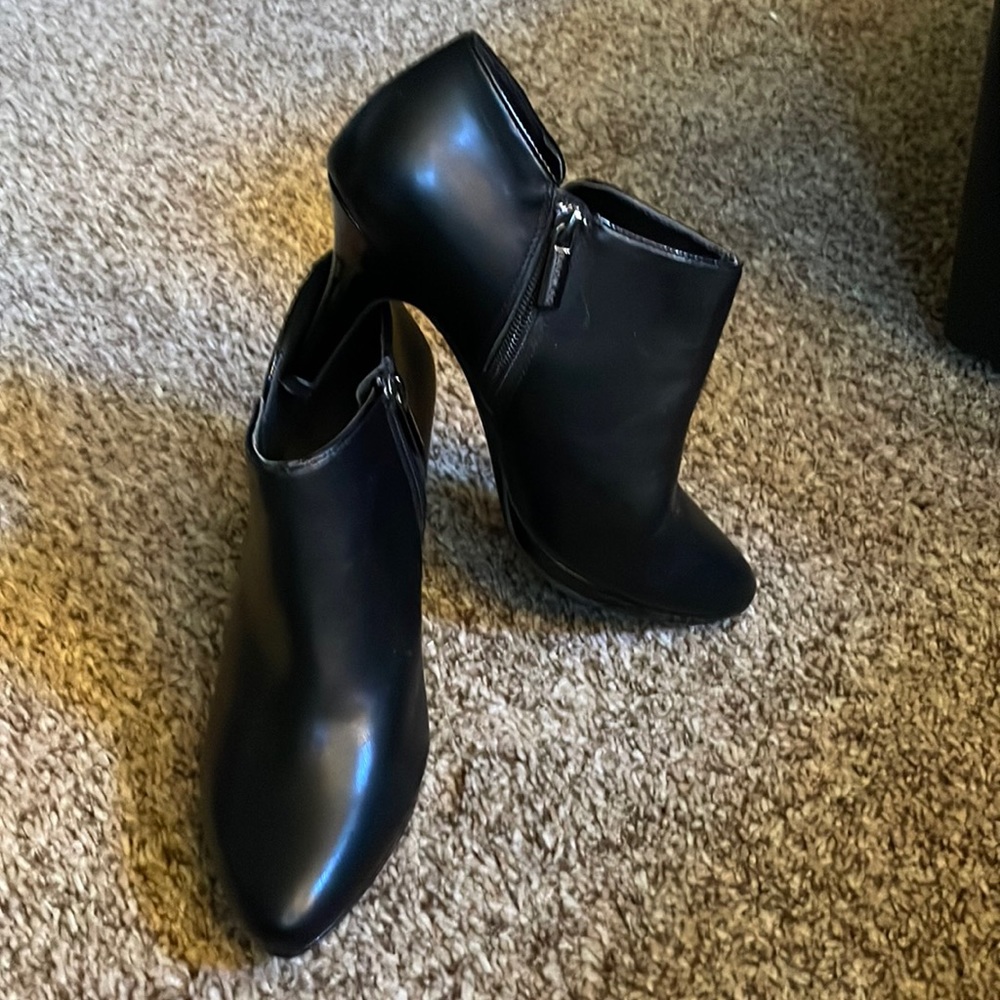 Bandolino Glossy Black Ankle Boots
